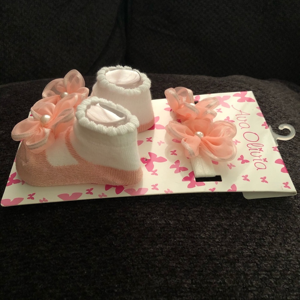 Headband with matching socks.